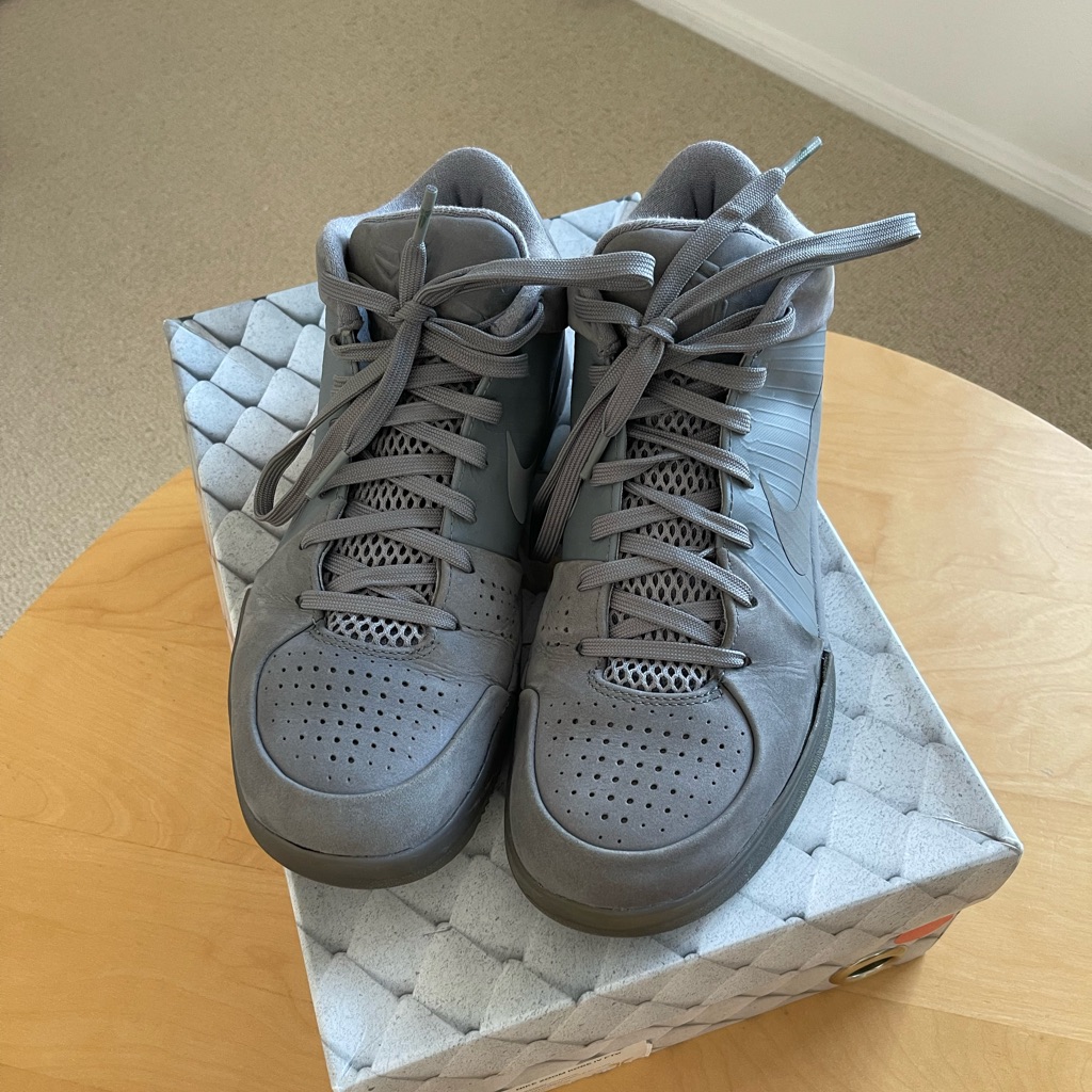 Kobe 4 Fade To Black Size 95
